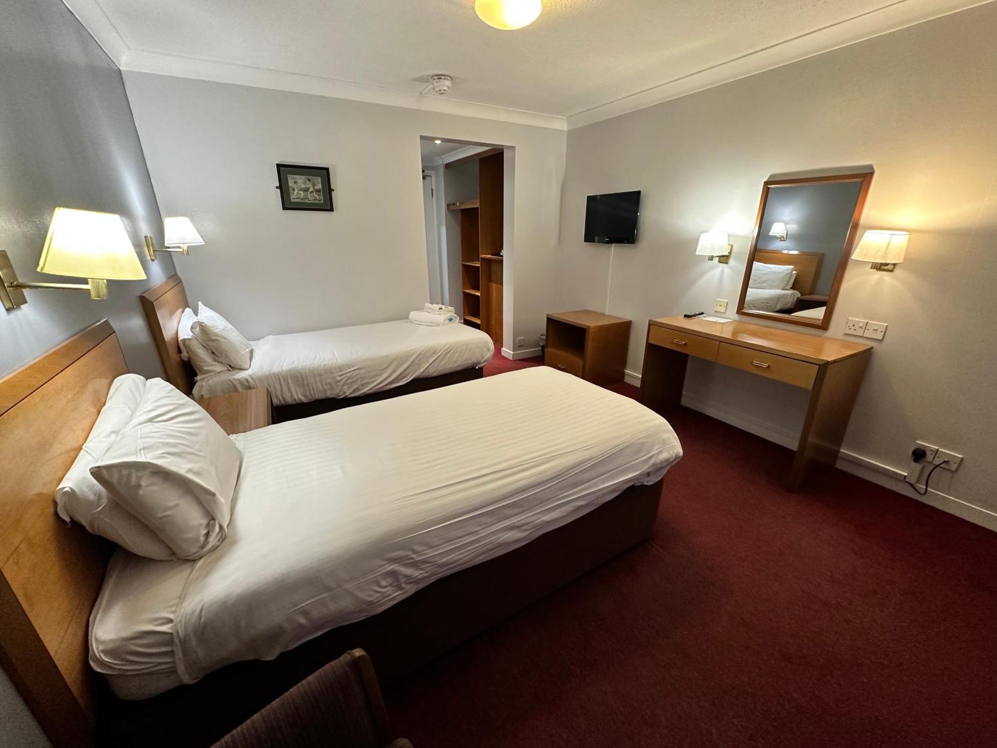 Sporting Lodge Inn Мидлсбро Экстерьер фото